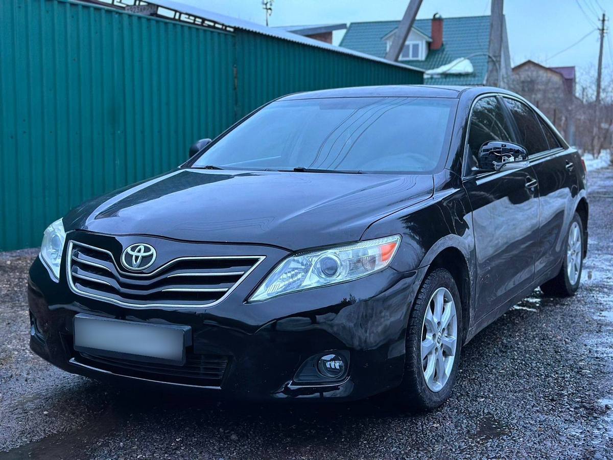 Купить Toyota Camry VI (XV40) Рестайлинг седан, 2011 года, цвет: Черный, за  1300000 руб. в Санкт-Петербурге